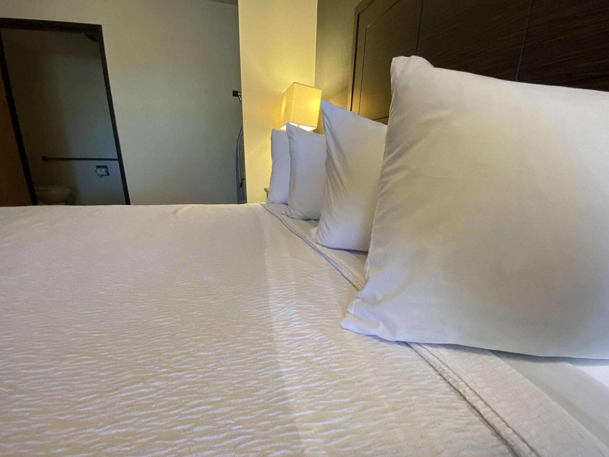 Surestay Hotel By Best Western Уилямс Екстериор снимка